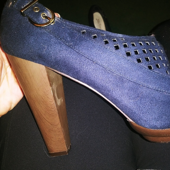 Shoes - Picture 2 of 5